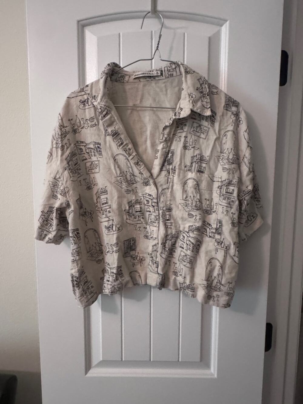 Abercrombie & Fitch Cream Short-Sleeve Printed Button-Up Blouse